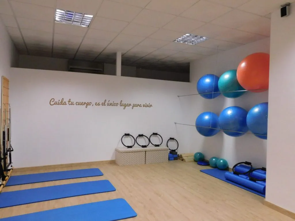 Sala de consulta de FisioDíaz en Daimiel — espacio de tratamiento